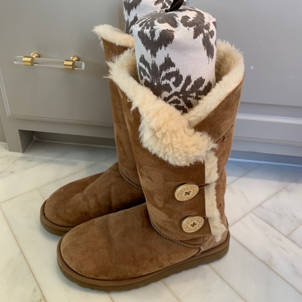 Ugh Bailey Triple Button Boot Chestnut
